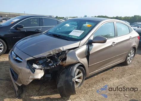 2013 Hyundai Accent Gls/Se z USA, uszkodzony, nr VIN KMHCU4AE6DU299622